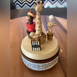 Wooderful life wooden music box NEW! Giraffe & gifts Bear, bird, mouse.